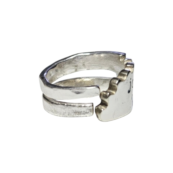 New ring made from a vintage silverplated fork. Handmade. Stamped Joy. Size 8.5 - Picture 3 of 7